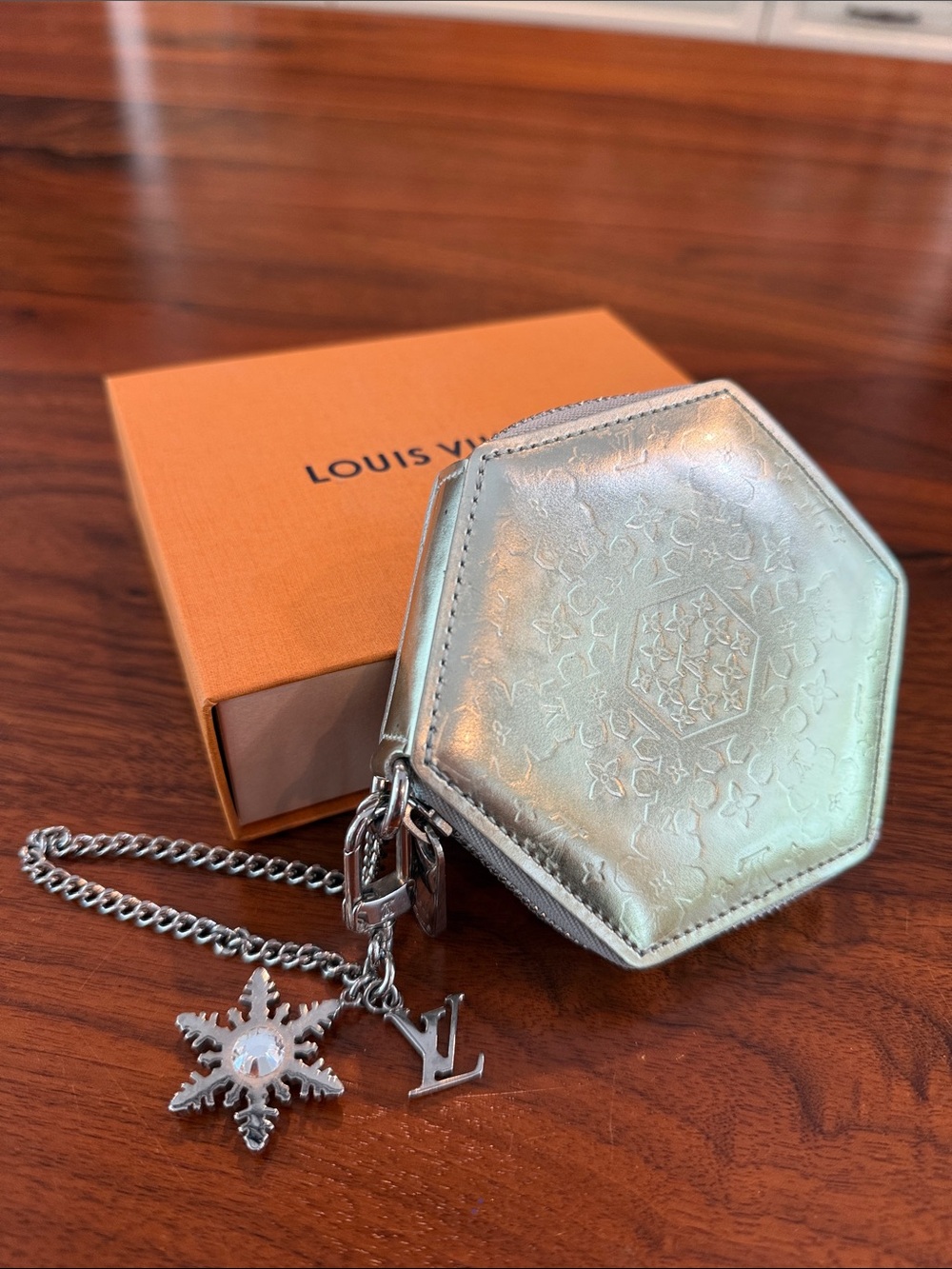 Louis Vuitton Snowflake Porte Monnaie Flocon key cle coin pouch bag purse